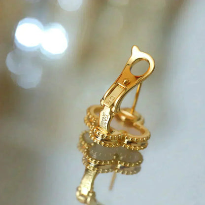 [NOBLE AURA]CLOVER MEDIUM 1 MOTIFS  WHITE MOP STUD EARRINGS