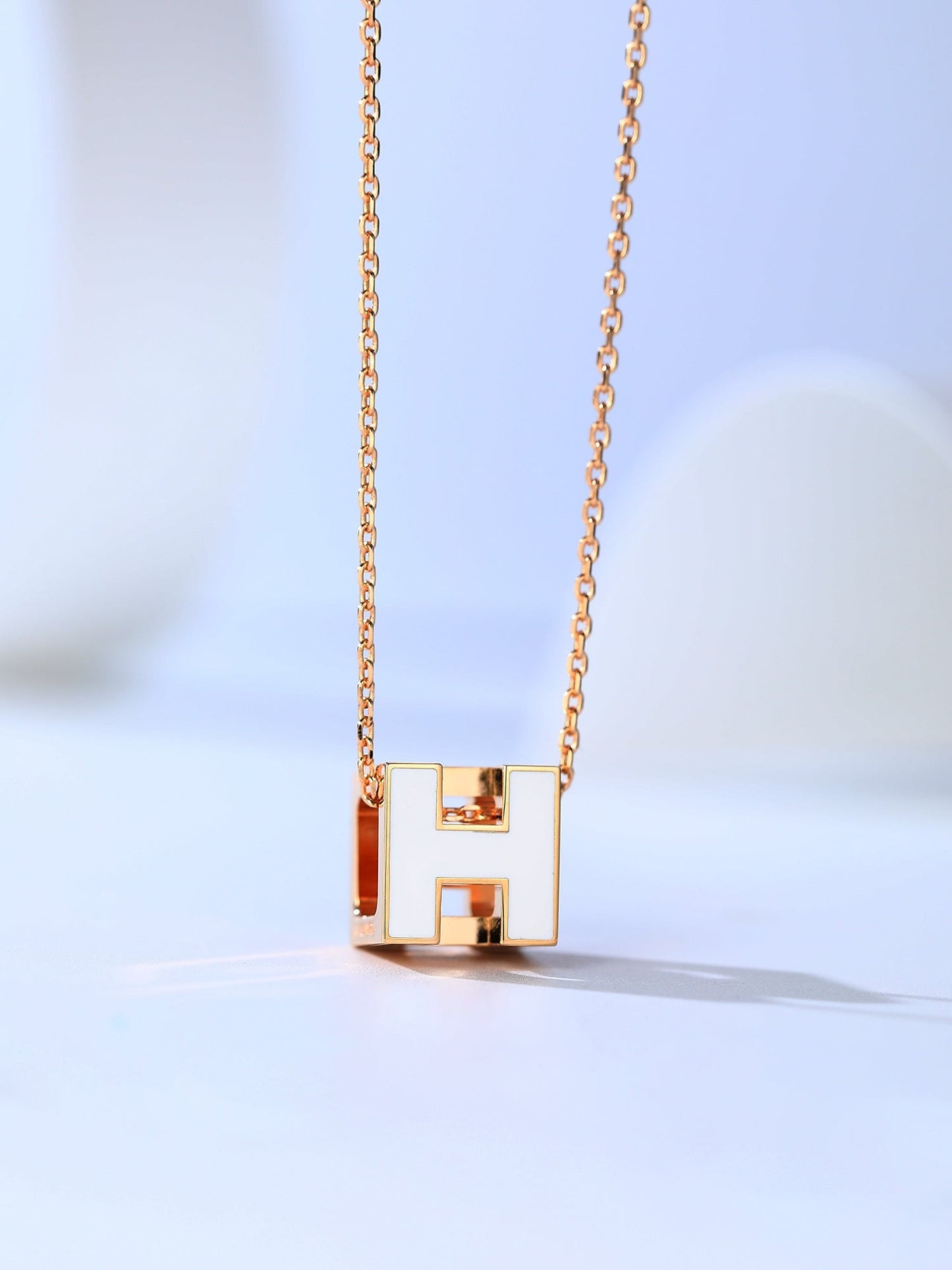 [NOBLE AURA]H CAGE PINK GOLD NECKLACE