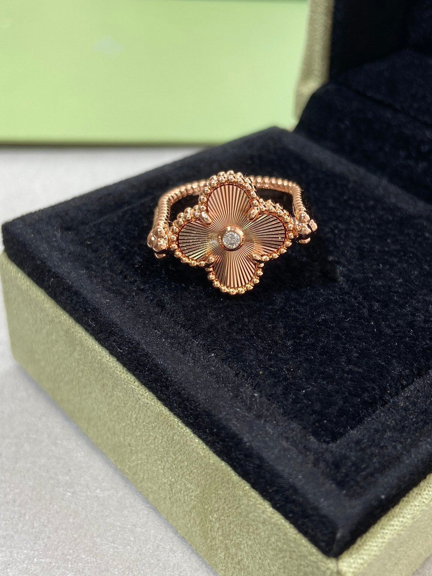 [NOBLE AURA]CLOVER RIVERSIBLE PINK GOLD RING