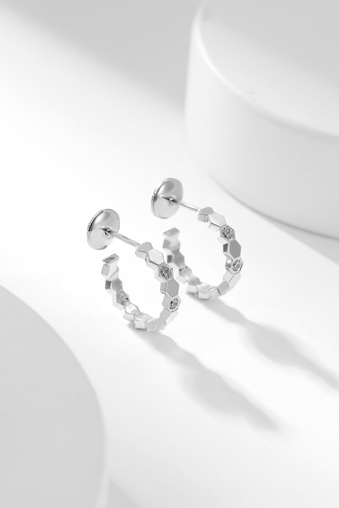 [NOBLE AURA]BEE LOVE DIAMOND HOOP EARRINGS