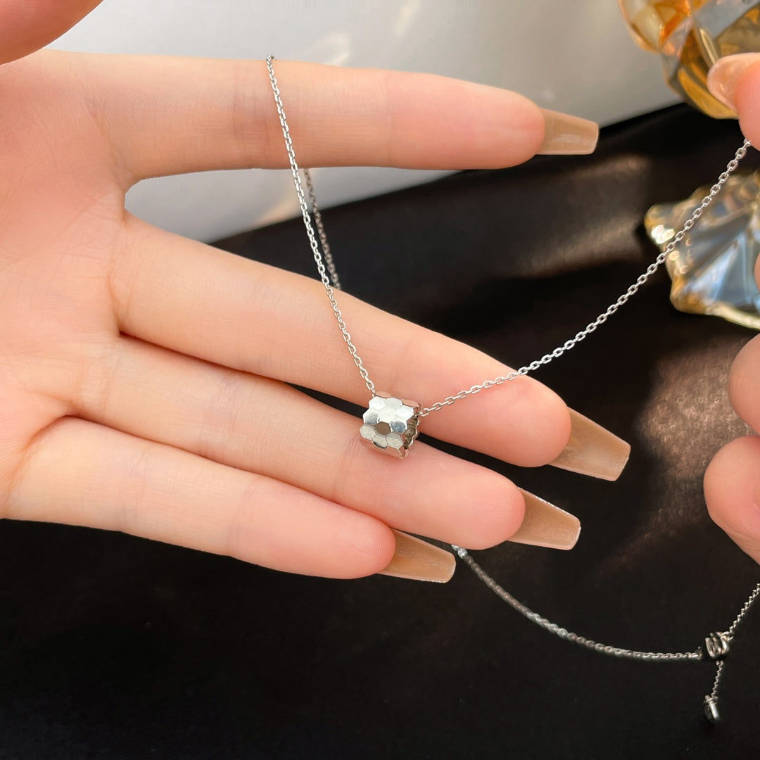 [NOBLE AURA]BEE MINI NECKLACE