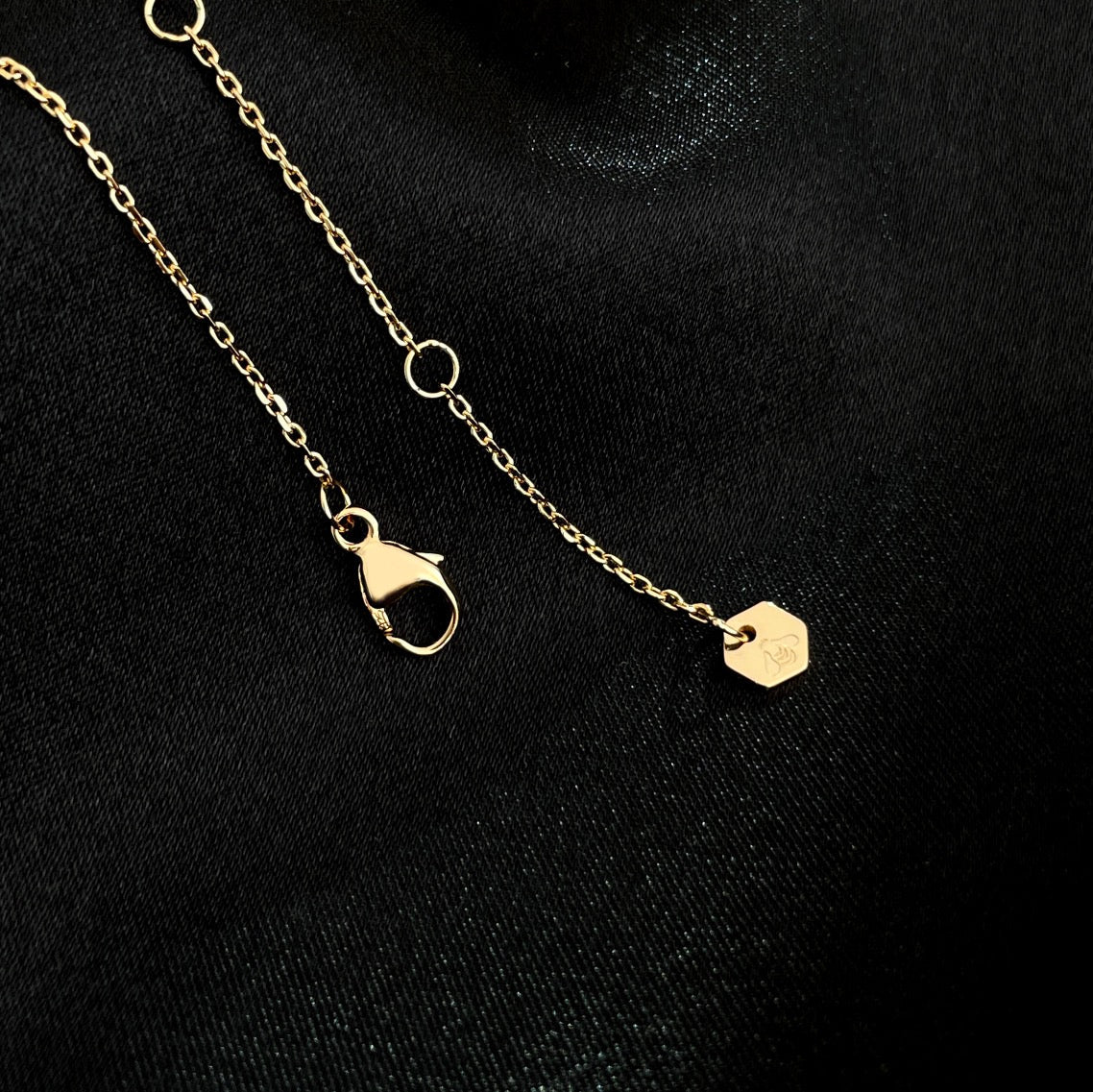 [NOBLE AURA]BEE MINI NECKLACE