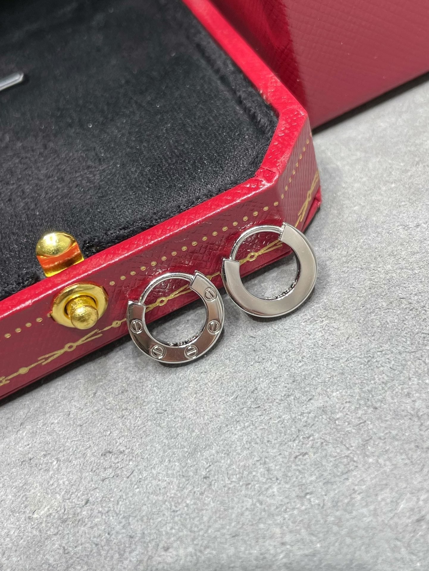 [NOBLE AURA]LOVE MINI EARRINGS