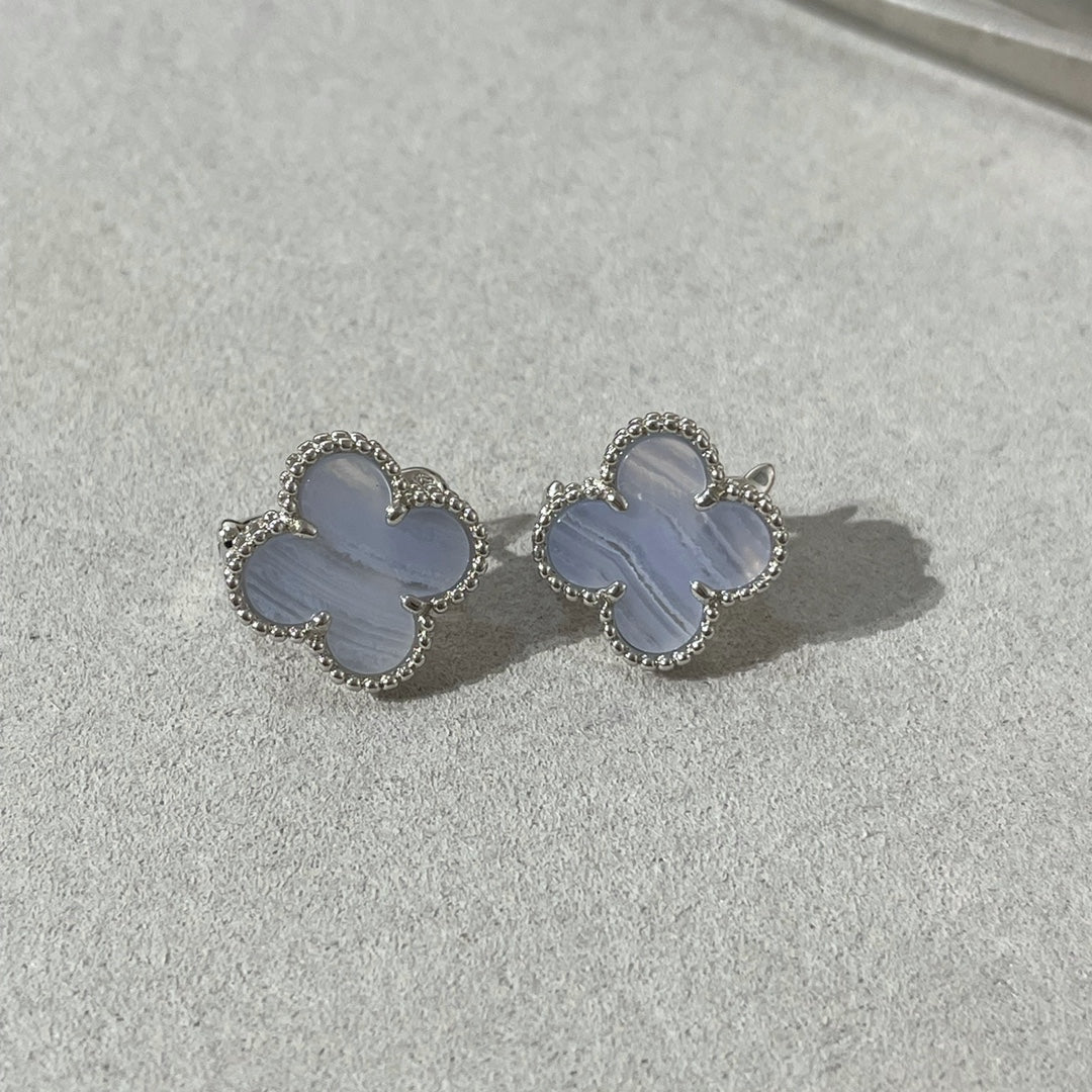 [NOBLE AURA]CLOVER CHALCEDONY SILVER STUD EARRINGS