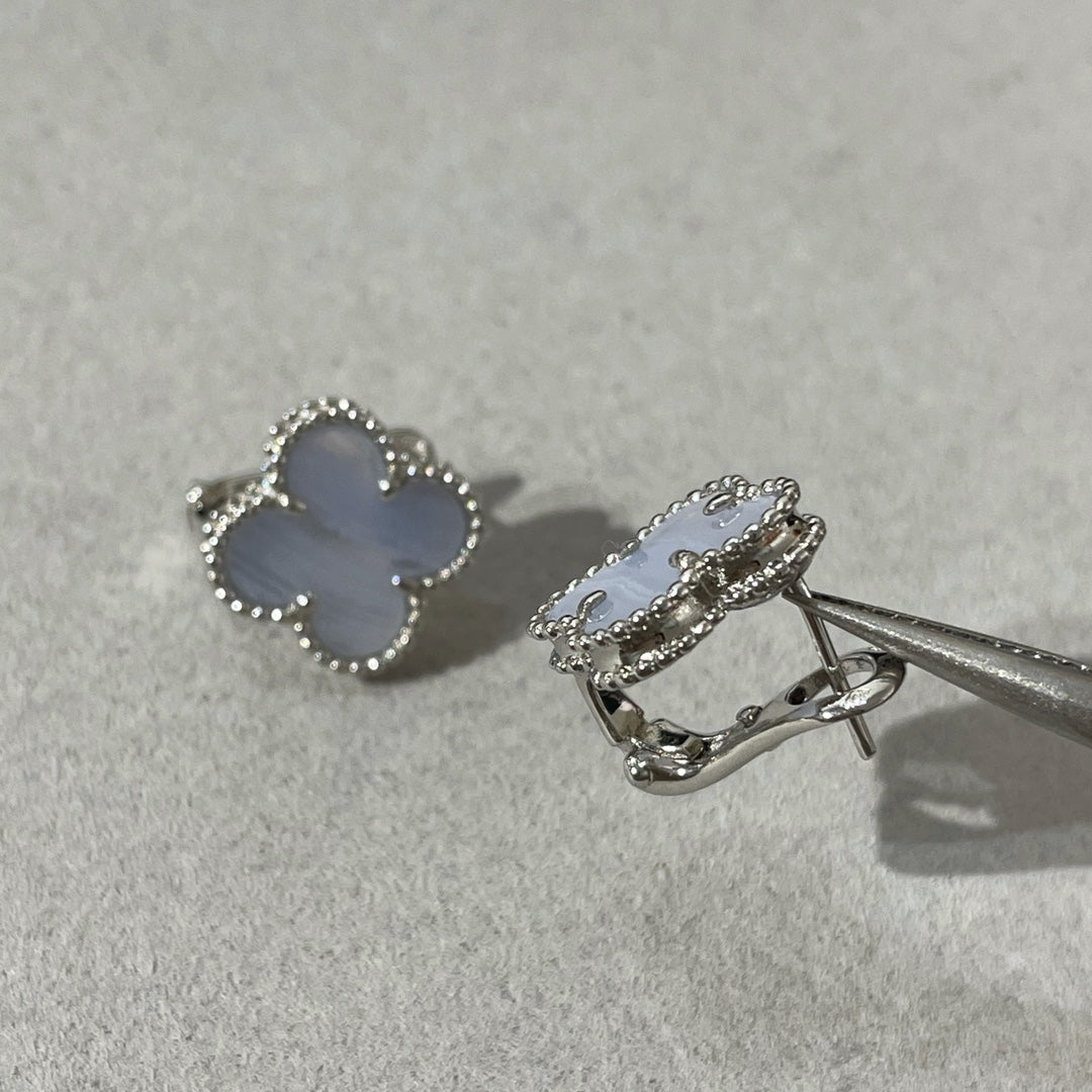 [NOBLE AURA]CLOVER CHALCEDONY SILVER STUD EARRINGS