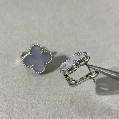 [NOBLE AURA]CLOVER CHALCEDONY SILVER STUD EARRINGS