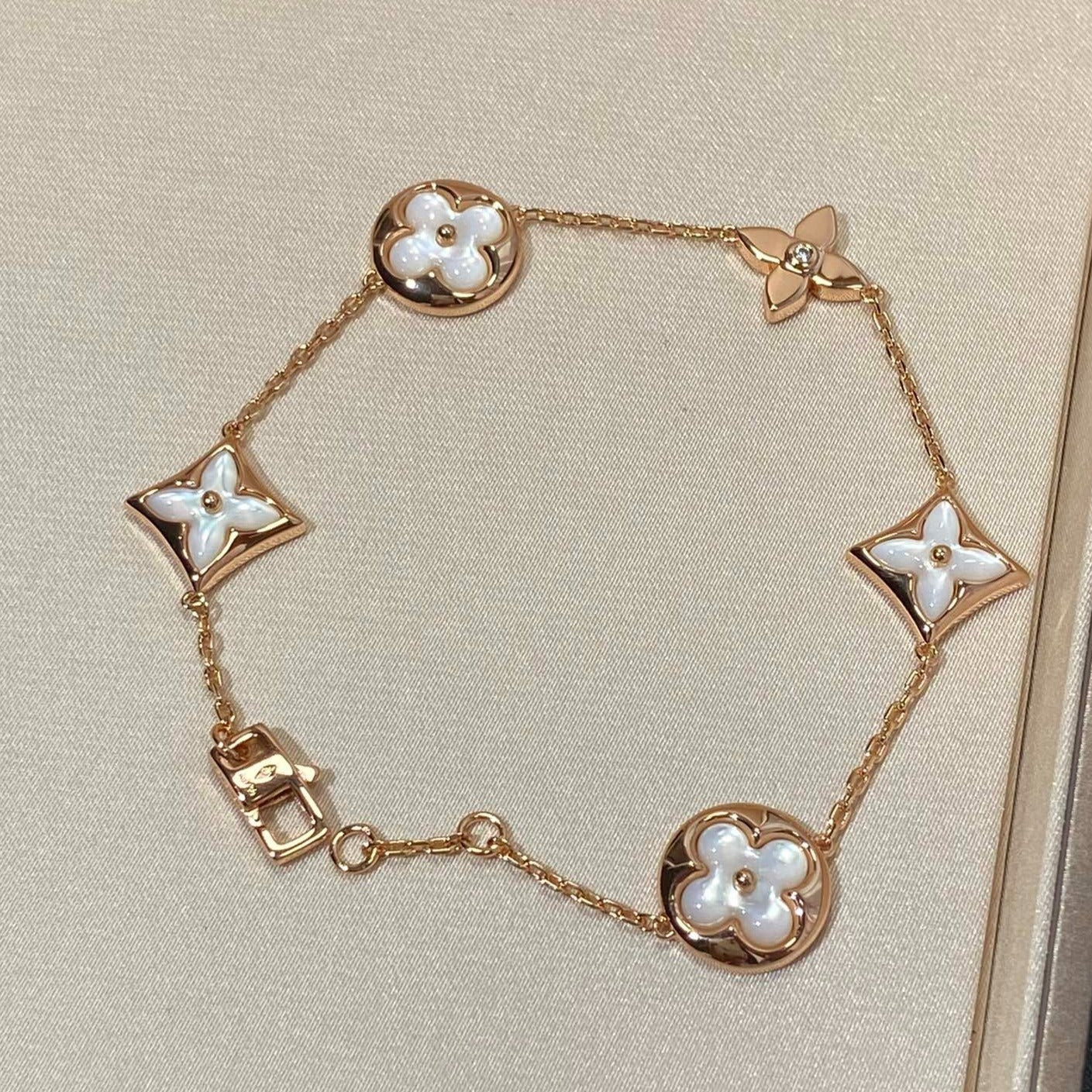 [NOBLE AURA]STAR AND SUN 5 MOTIF MOP PINK GOLD BRACELET