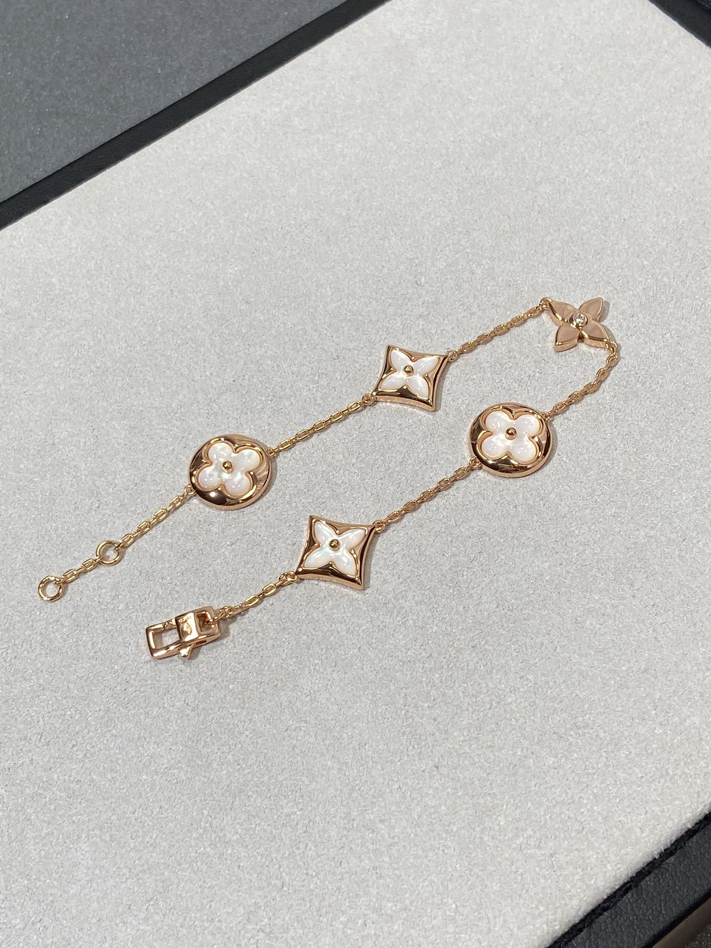 [NOBLE AURA]STAR AND SUN 5 MOTIF MOP PINK GOLD BRACELET
