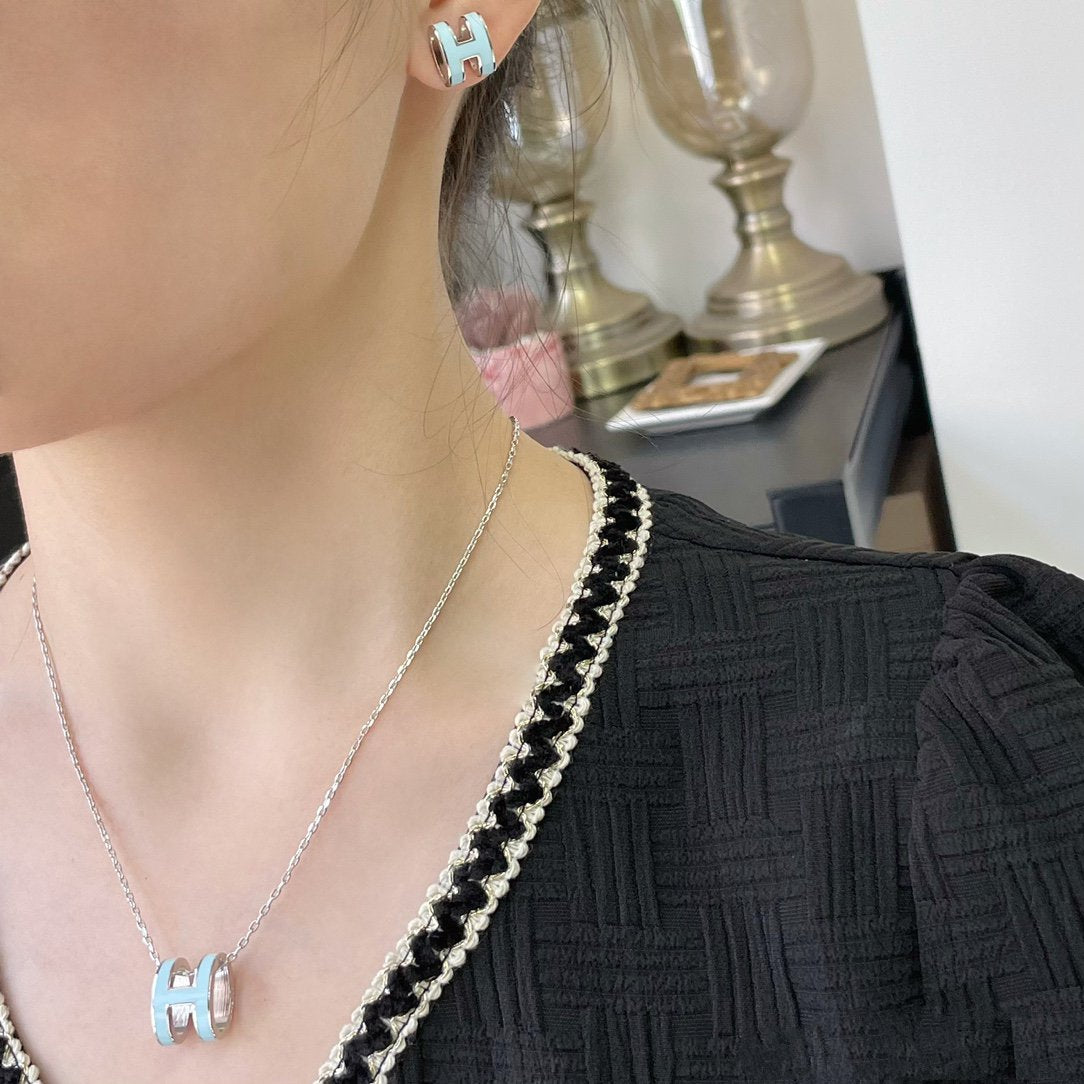 [NOBLE AURA]POP H SKY BLUE NECKLACE