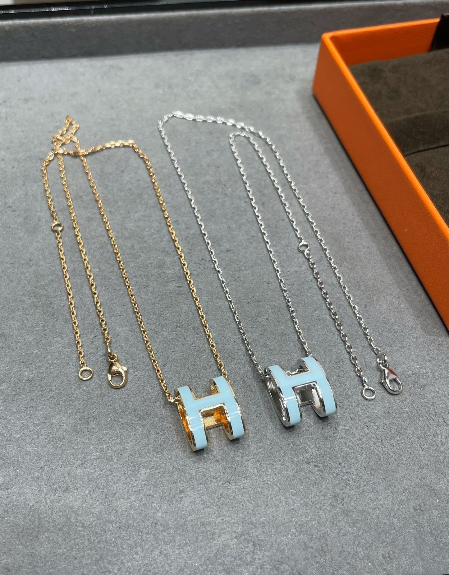 [NOBLE AURA]POP H SKY BLUE NECKLACE
