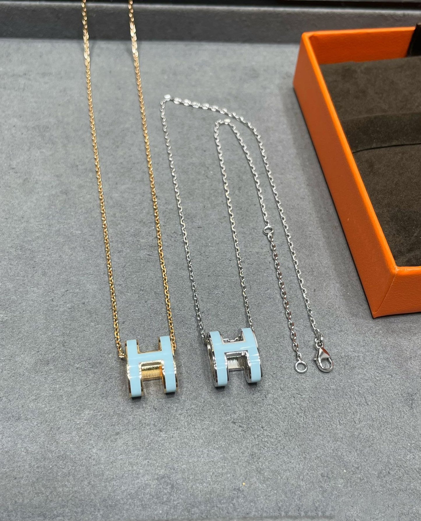 [NOBLE AURA]POP H SKY BLUE NECKLACE