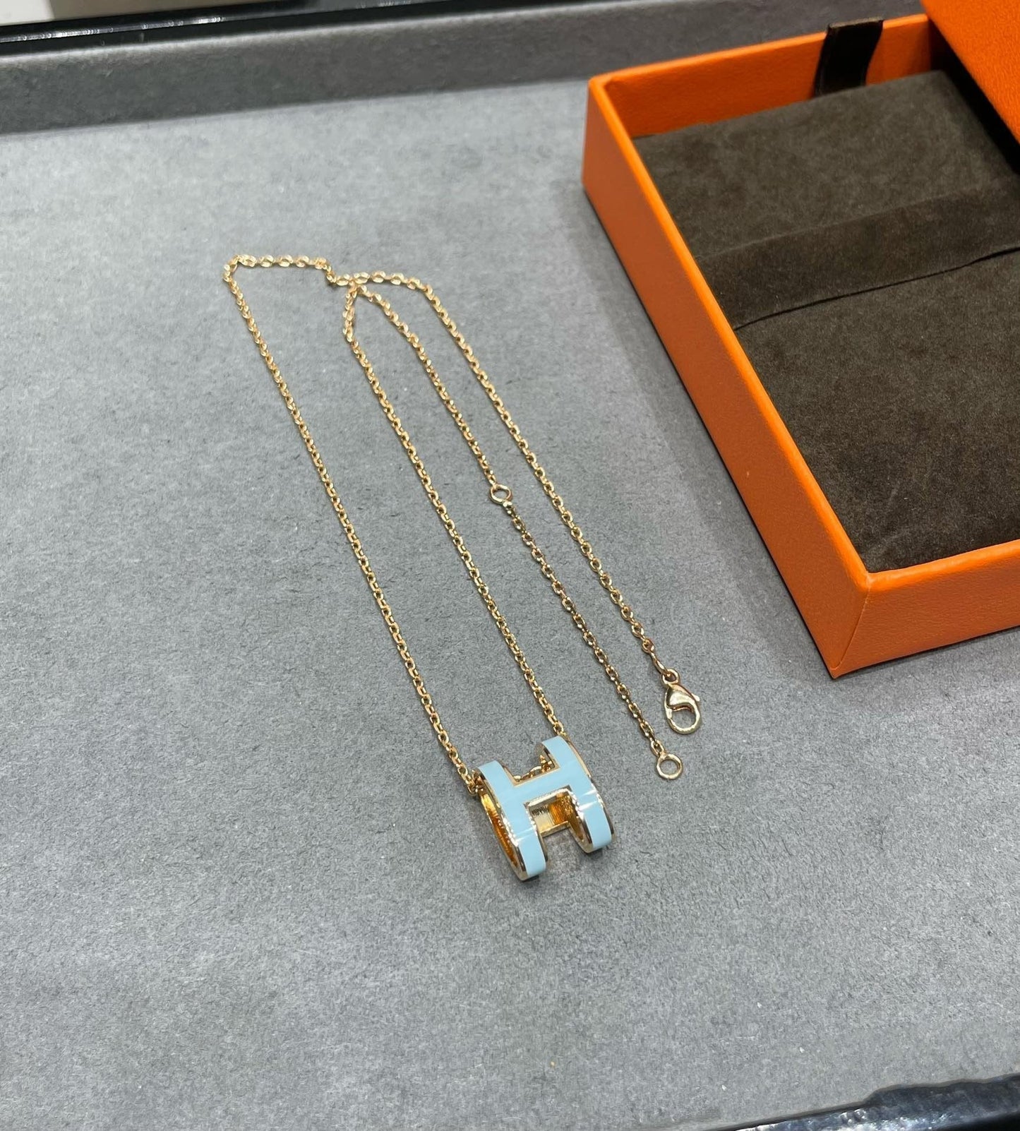 [NOBLE AURA]POP H SKY BLUE NECKLACE