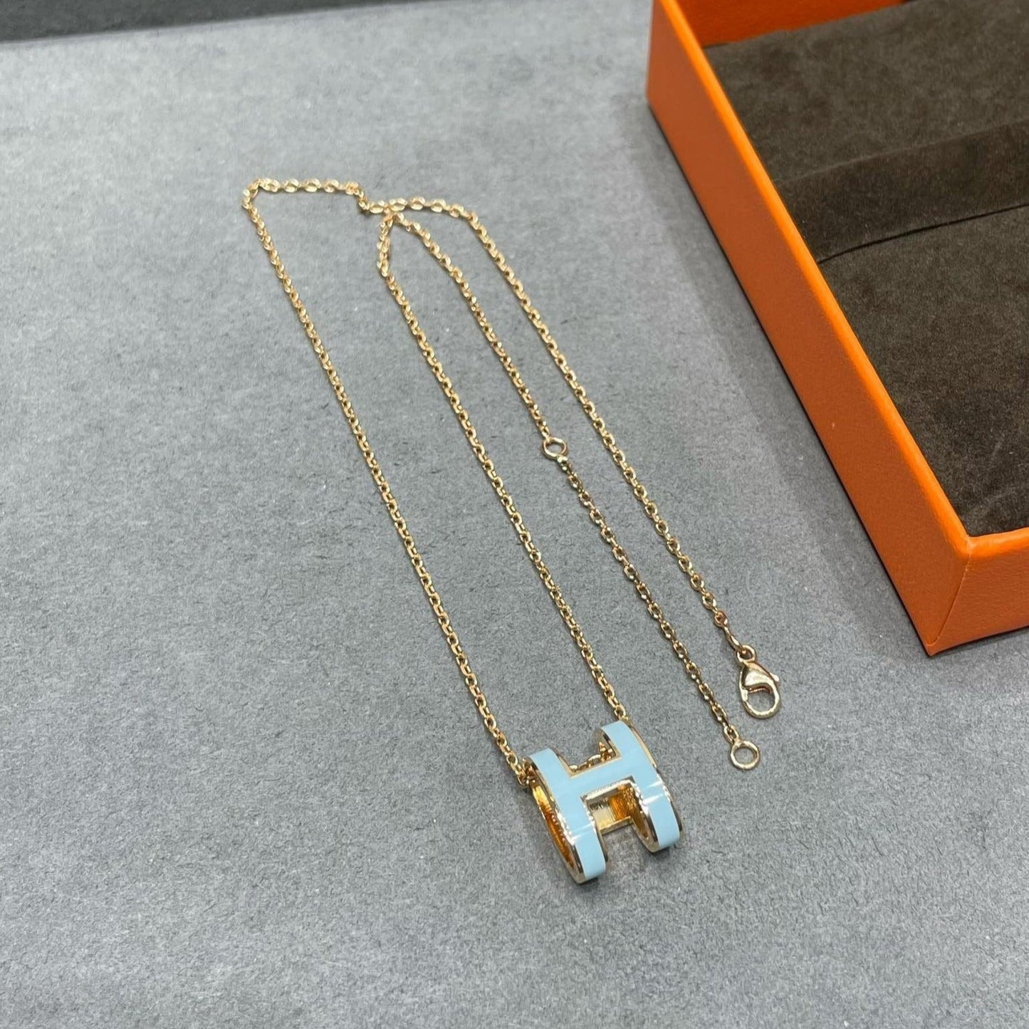 [NOBLE AURA]POP H SKY BLUE NECKLACE