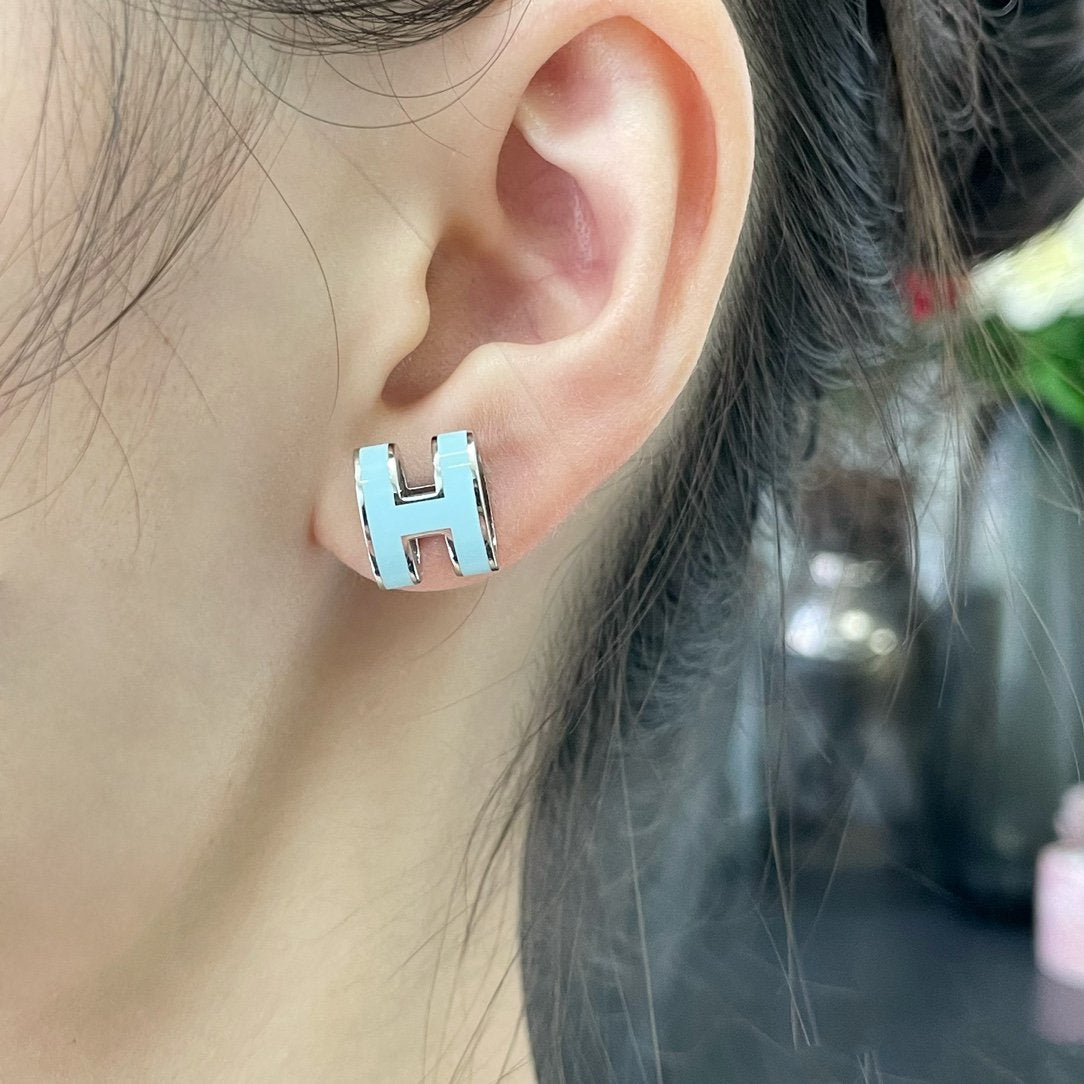 [NOBLE AURA]POP H SKY BLUE STUD EARRINGS