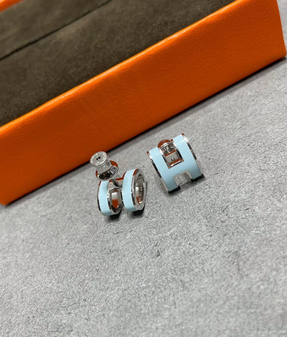 [NOBLE AURA]POP H SKY BLUE STUD EARRINGS