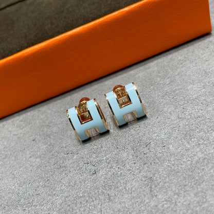 [NOBLE AURA]POP H SKY BLUE STUD EARRINGS