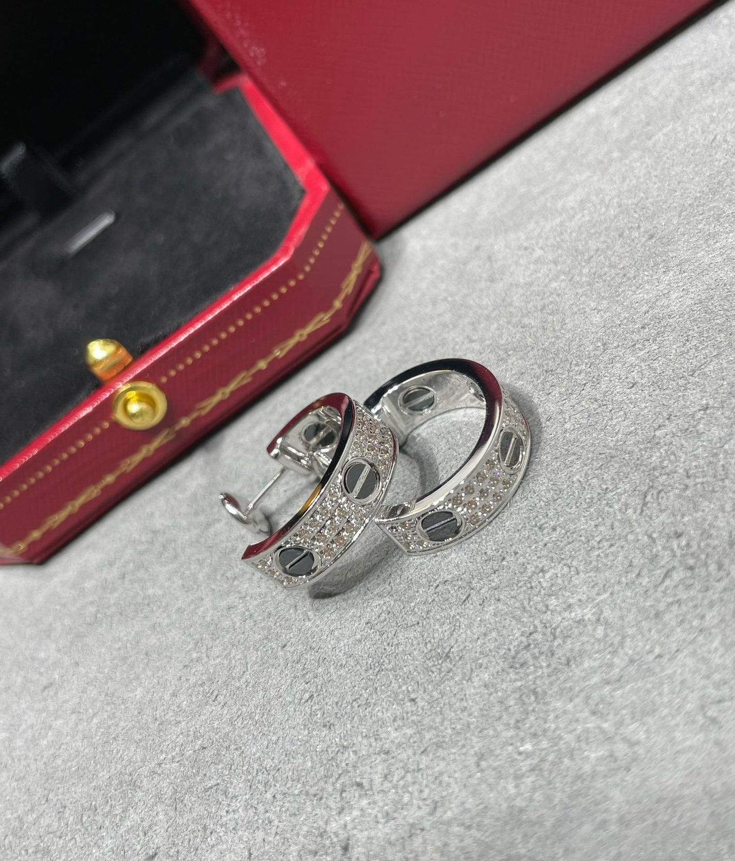 [NOBLE AURA] LOVE CERAMIC DIAMOND PAVED SILVER EARRINGS