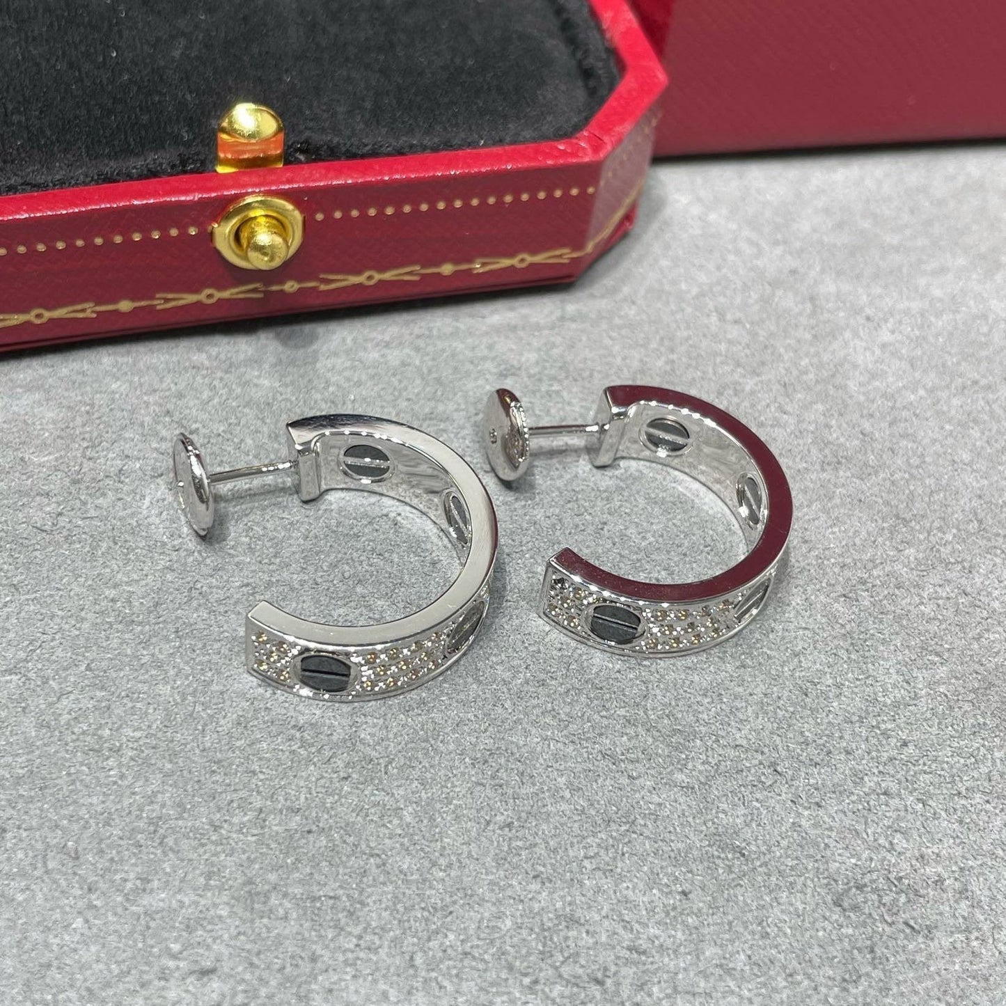 [NOBLE AURA] LOVE CERAMIC DIAMOND PAVED SILVER EARRINGS