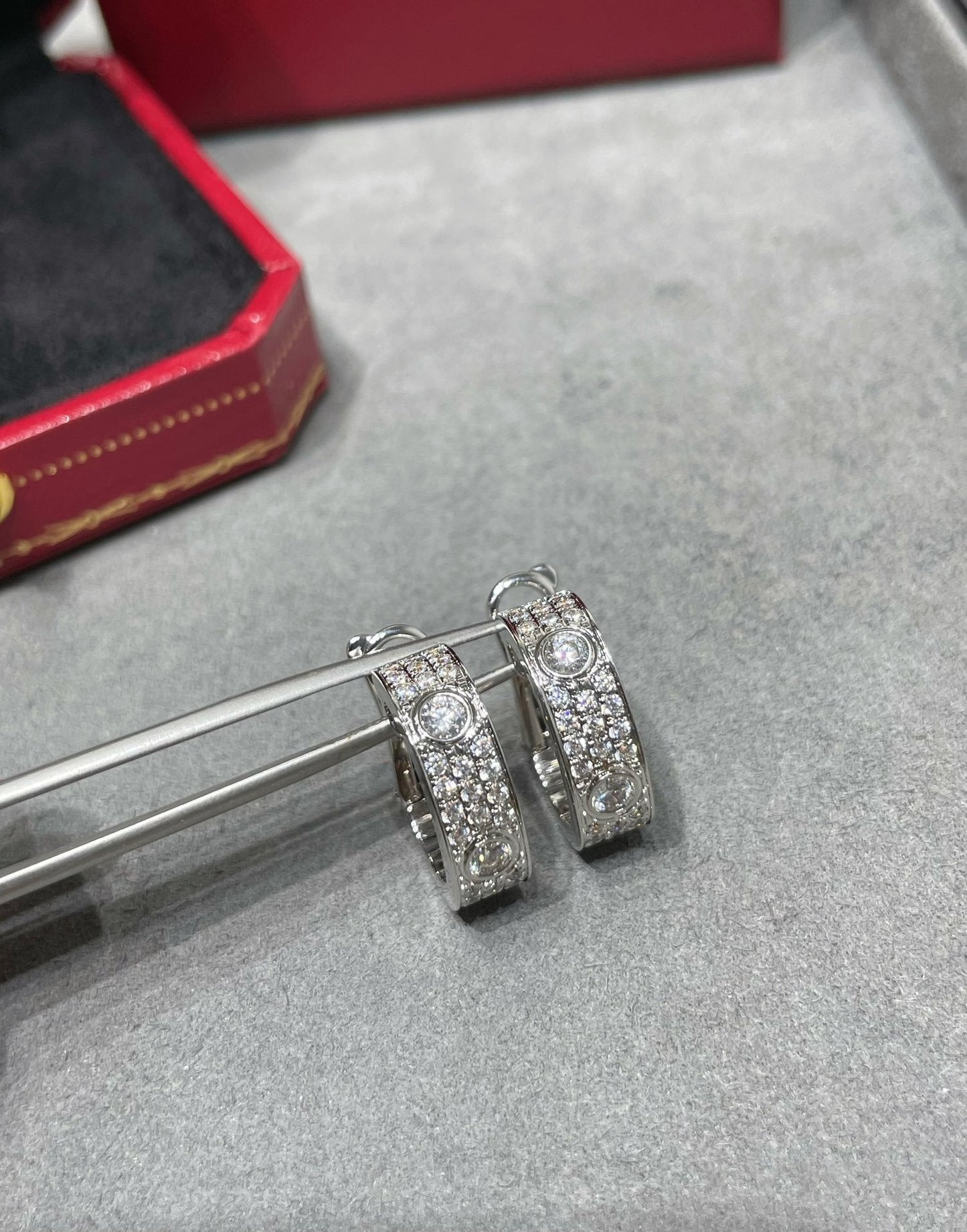 [NOBLE AURA]LOVE 5.5MM DIAMOND PAVED EARRINGS