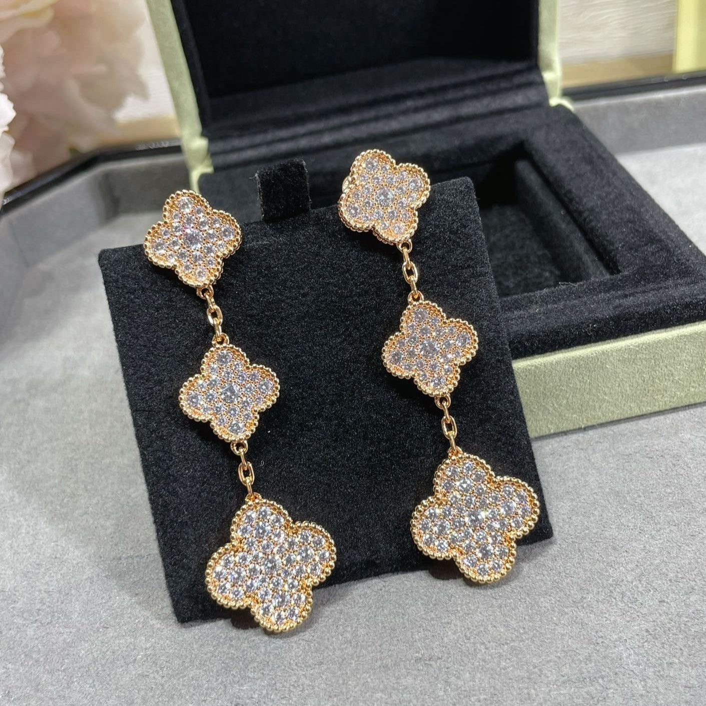 [NOBLE AURA]CLOVER 3 MOTIFS DIAMOND PAVED ROSE GOLD EARRINGS