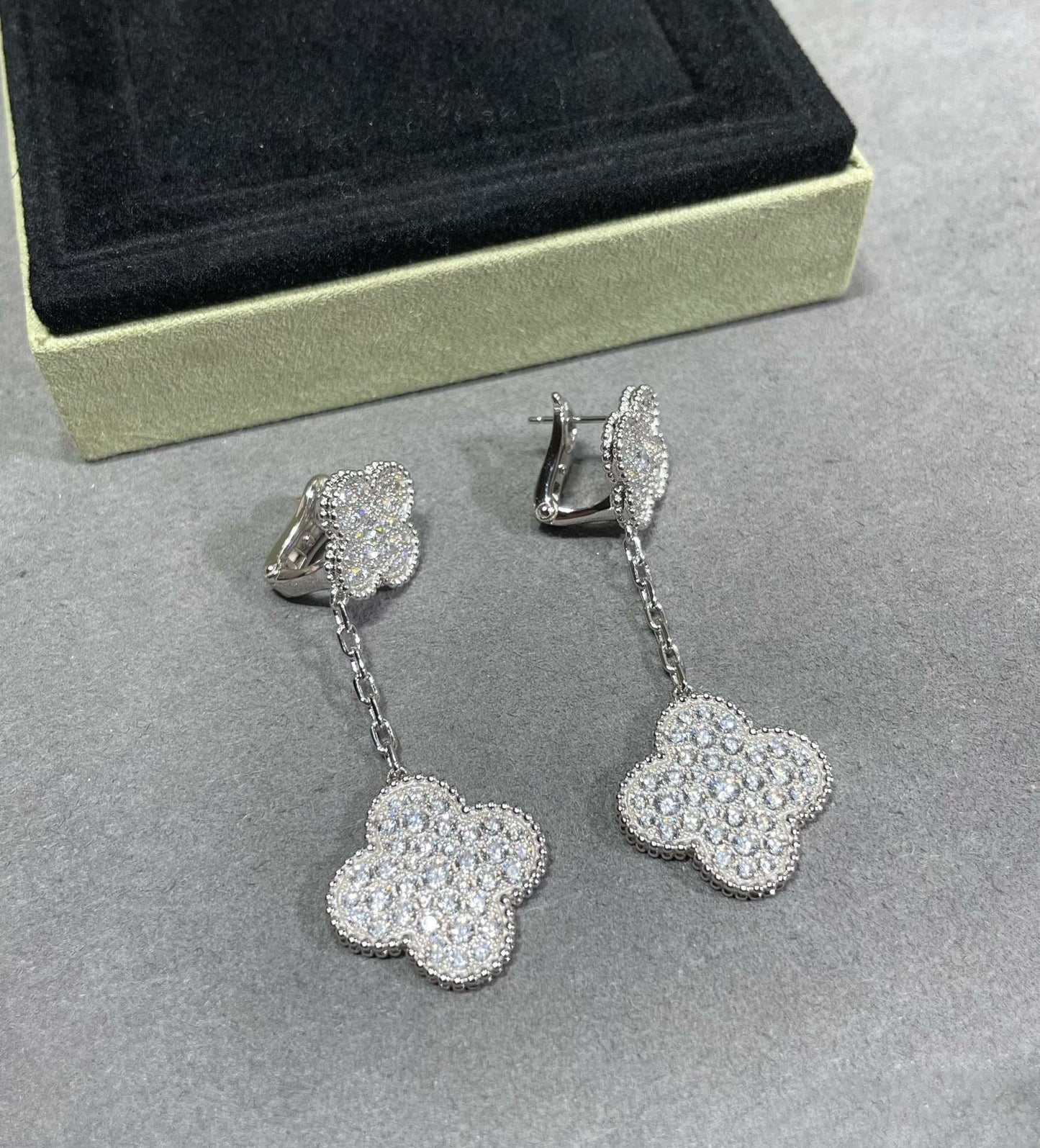 [NOBLE AURA]CLOVER 2 MOTIFS DIAMOND PAVED SILVER EARRINGS