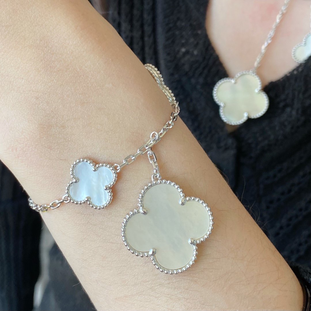 [NOBLE AURA]CLOVER 5 MOTIF WHITE MOP SILVER BRACELET