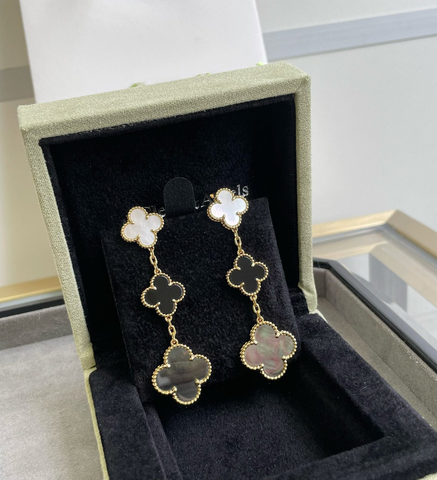 [NOBLE AURA]CLOVER 3 MOTIF MOP ONYX DARK MOP PINK GOLD EARRINGS