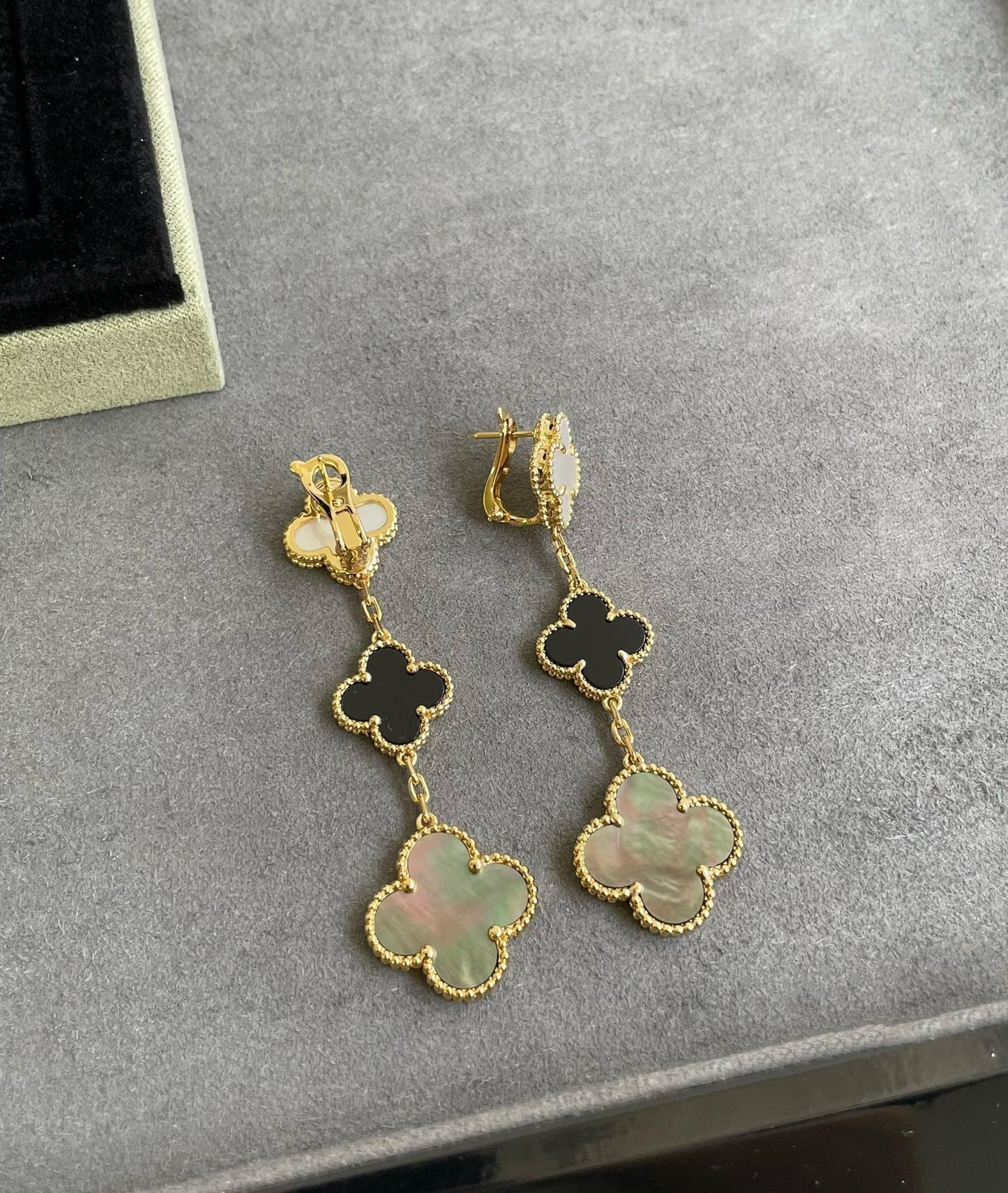 [NOBLE AURA]CLOVER 3 MOTIF MOP ONYX DARK MOP PINK GOLD EARRINGS