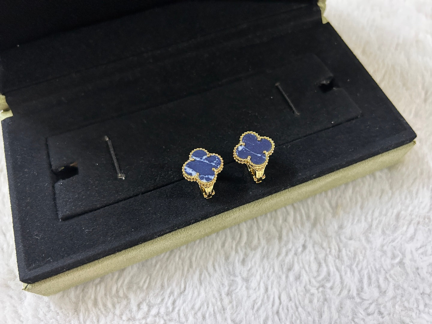 [NOBLE AURA]CLOVER PIETERSITE MEDIUM STUD EARRINGS