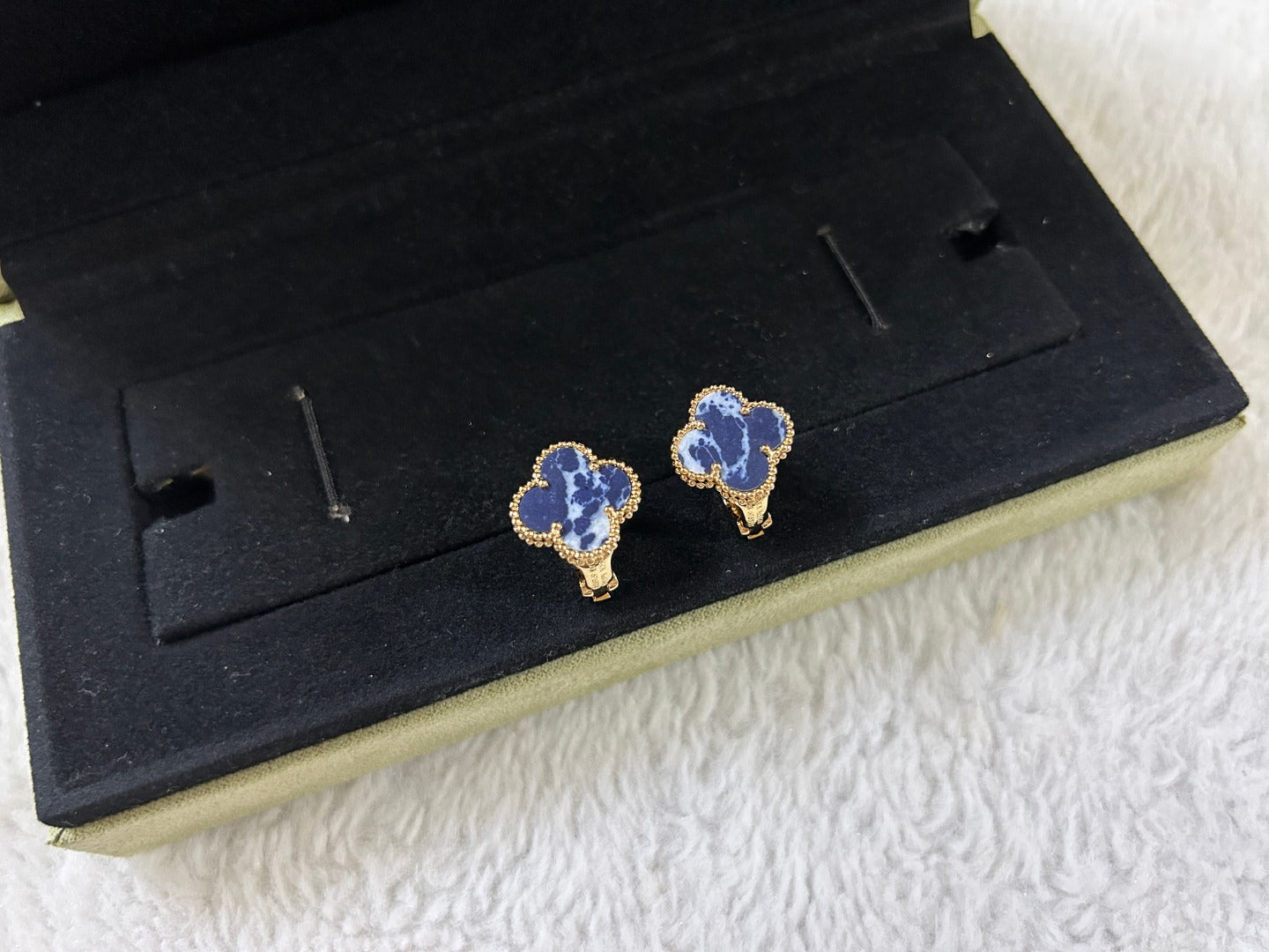 [NOBLE AURA]CLOVER PIETERSITE MEDIUM STUD EARRINGS