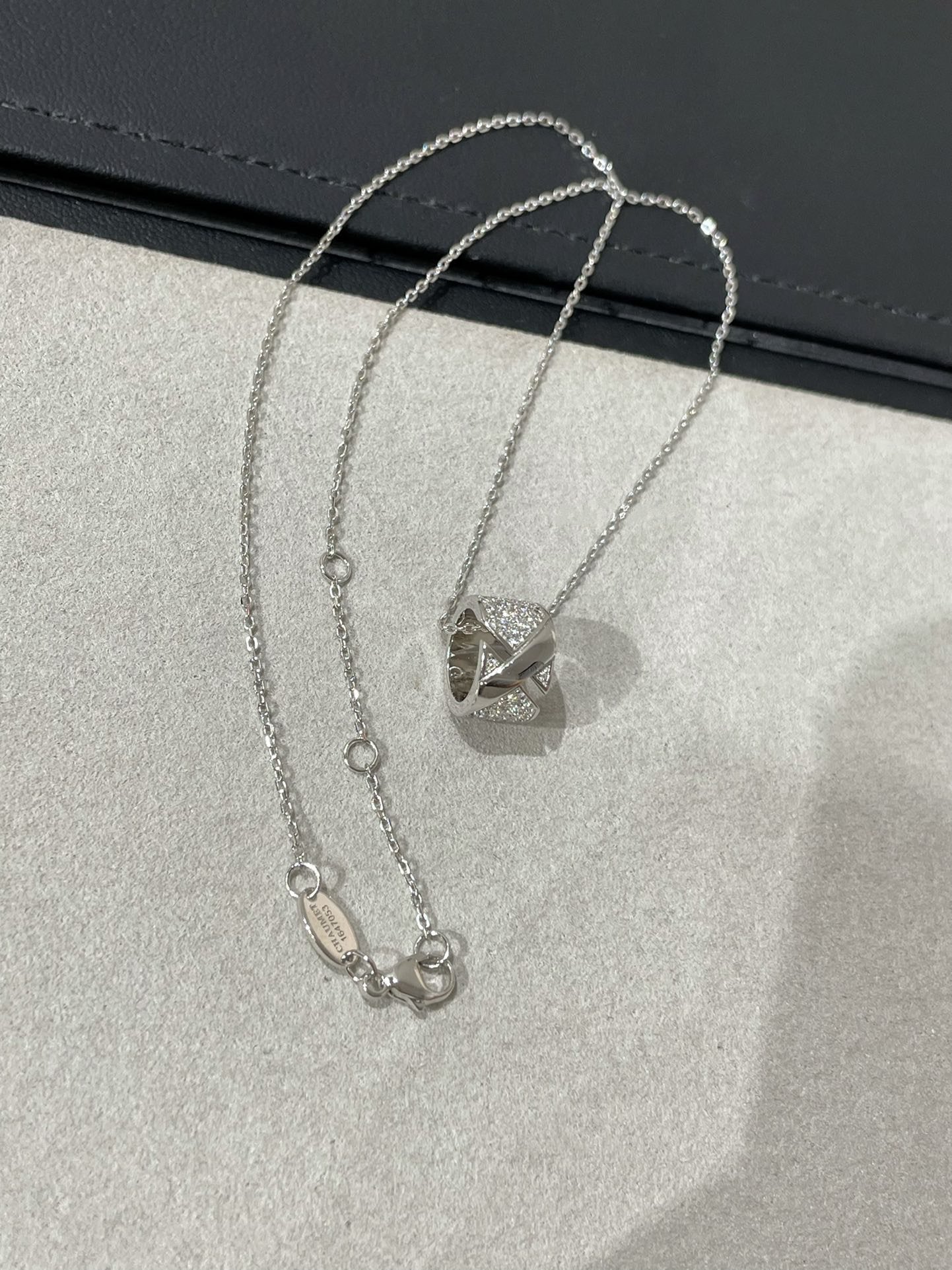 [NOBLE AURA]LIENS EVIDENCE DIAMOND PAVED NECKLACE