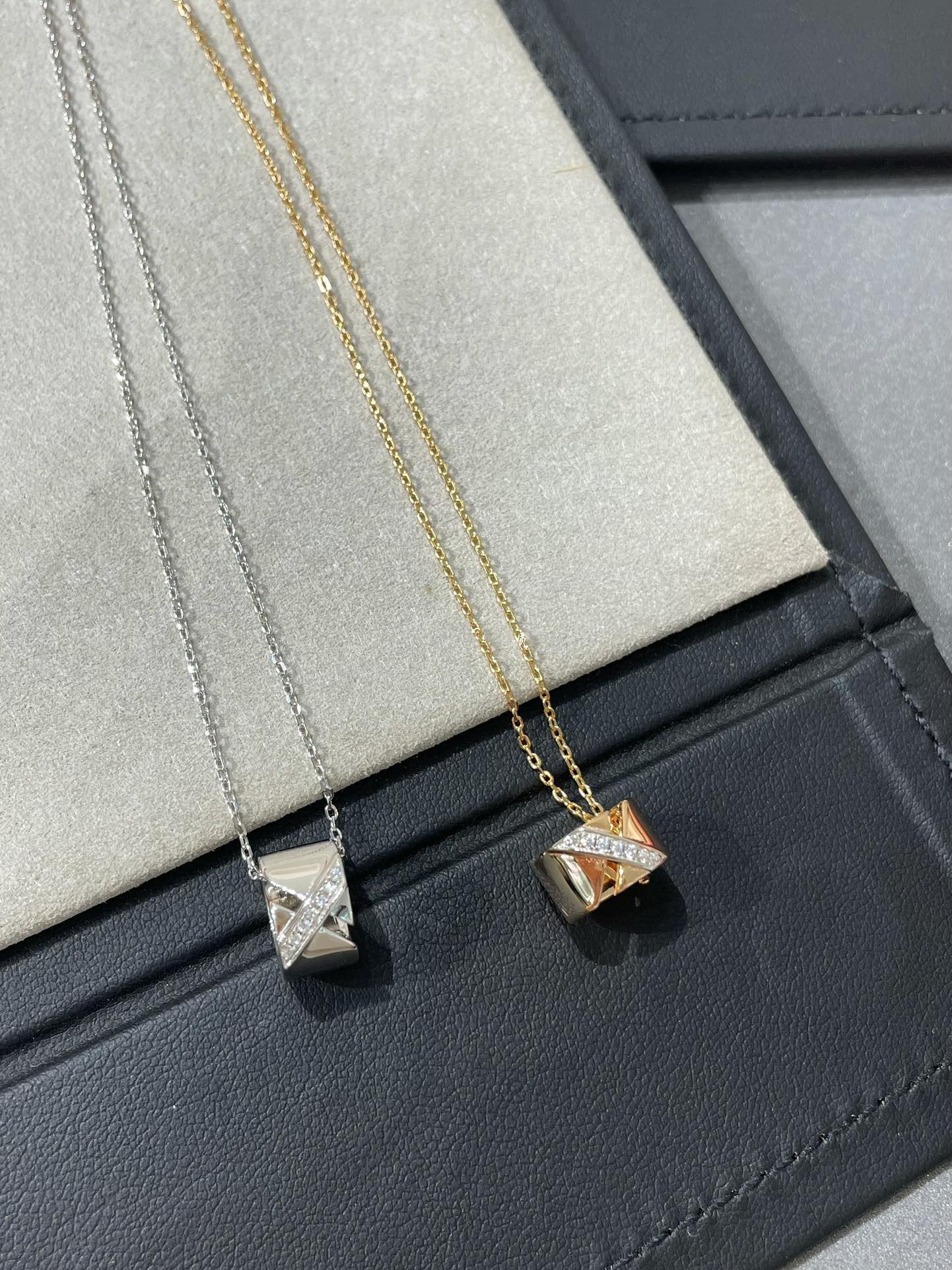 [NOBLE AURA]LIENS EVIDENCE DIAMOND NECKLACE