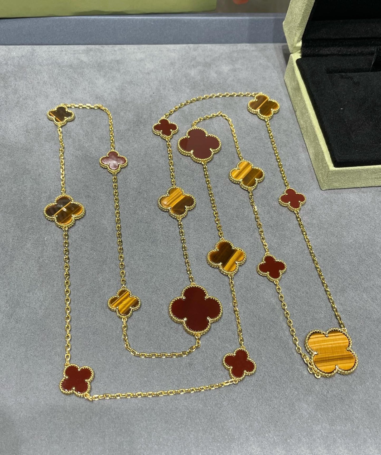 [NOBLE AURA]CLOVER 16 MOTIF CARNELIAN TIGER EYE ROSE GOLD NECKLACE