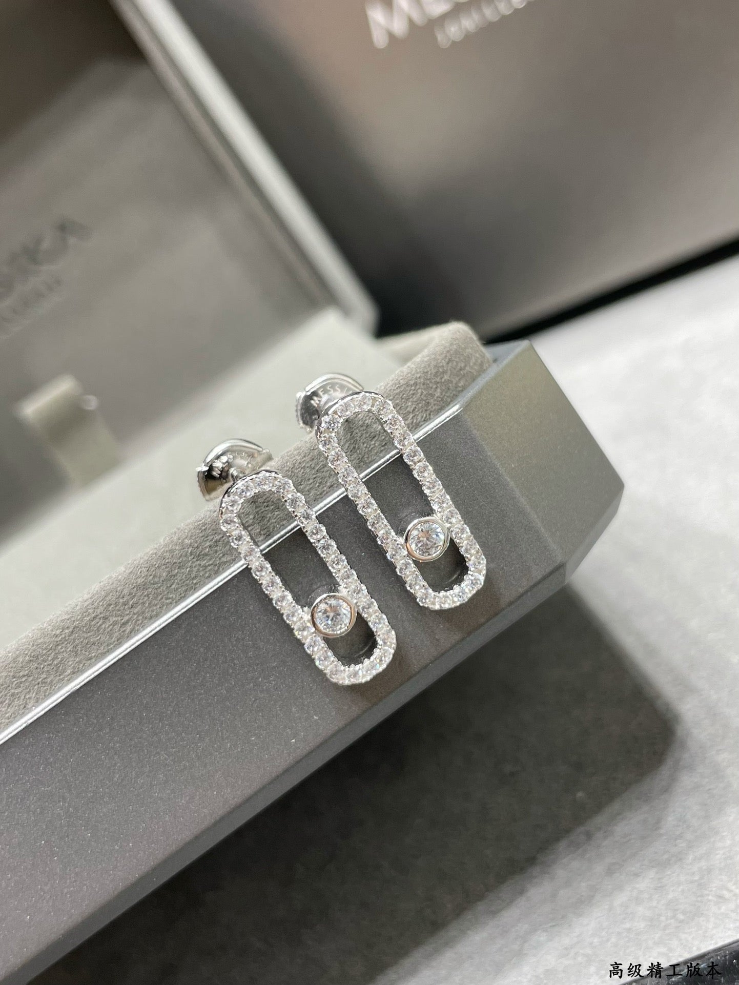 [NOBLE AURA]MOVE UNO STUD DIAMOND PAVED EARRINGS