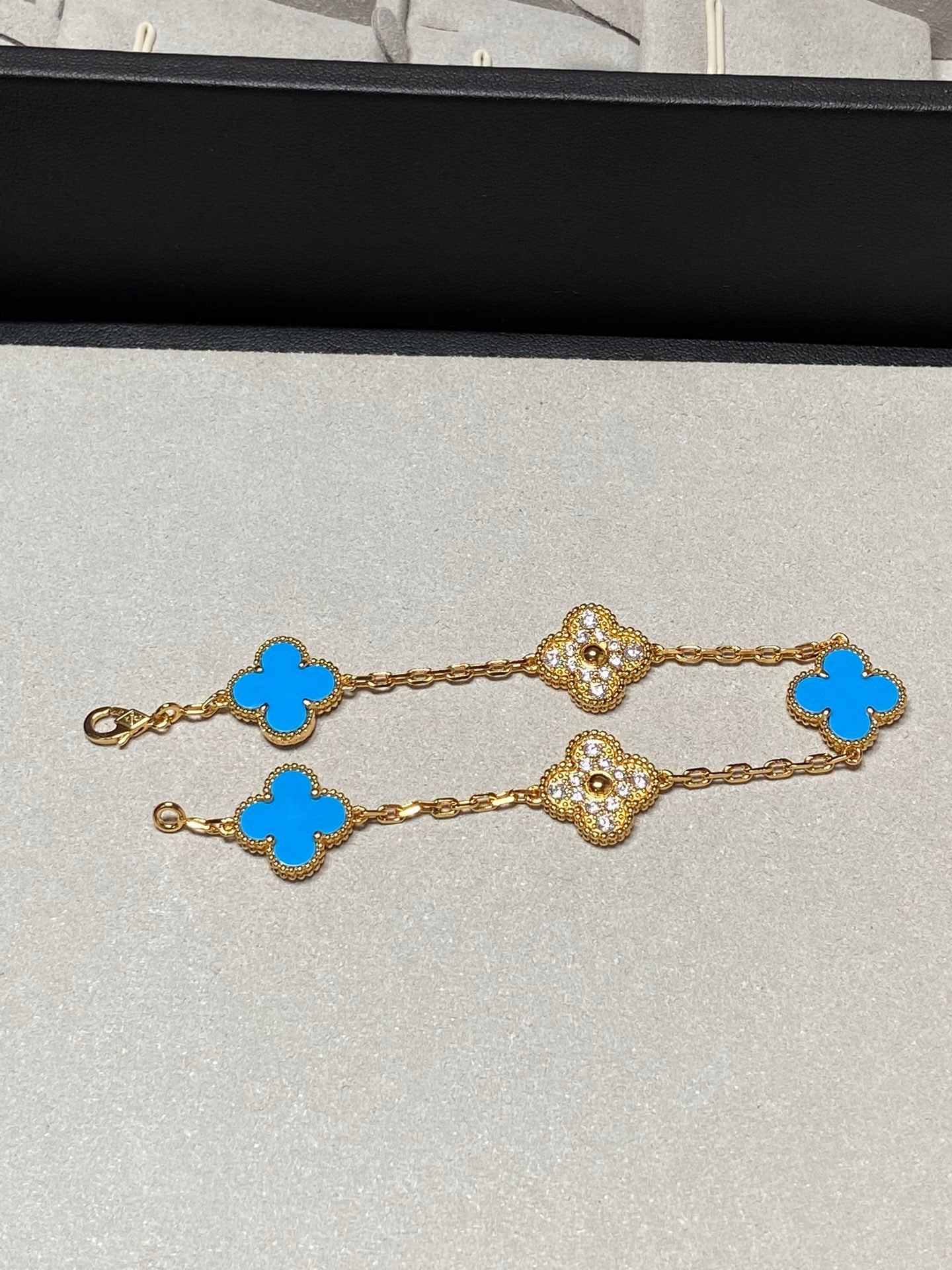 [NOBLE AURA]CLOVER 5 MOTIF BLUE CHALCEDONY DIAMOND GOLD BRACELET