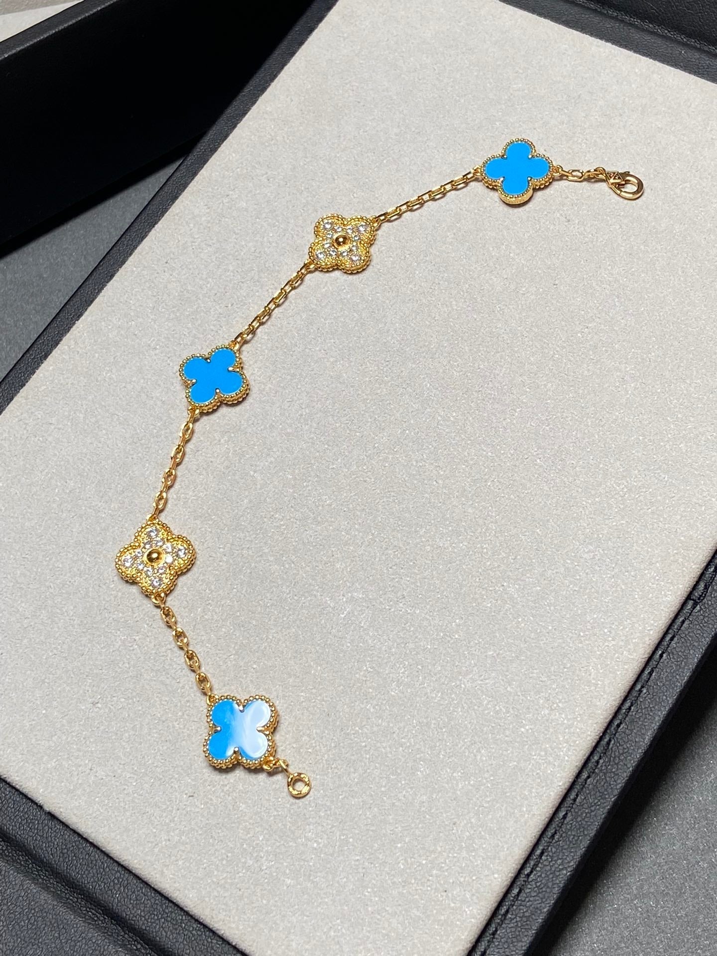 [NOBLE AURA]CLOVER 5 MOTIF BLUE CHALCEDONY DIAMOND GOLD BRACELET