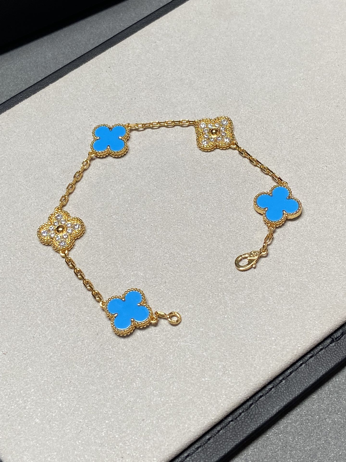 [NOBLE AURA]CLOVER 5 MOTIF BLUE CHALCEDONY DIAMOND GOLD BRACELET