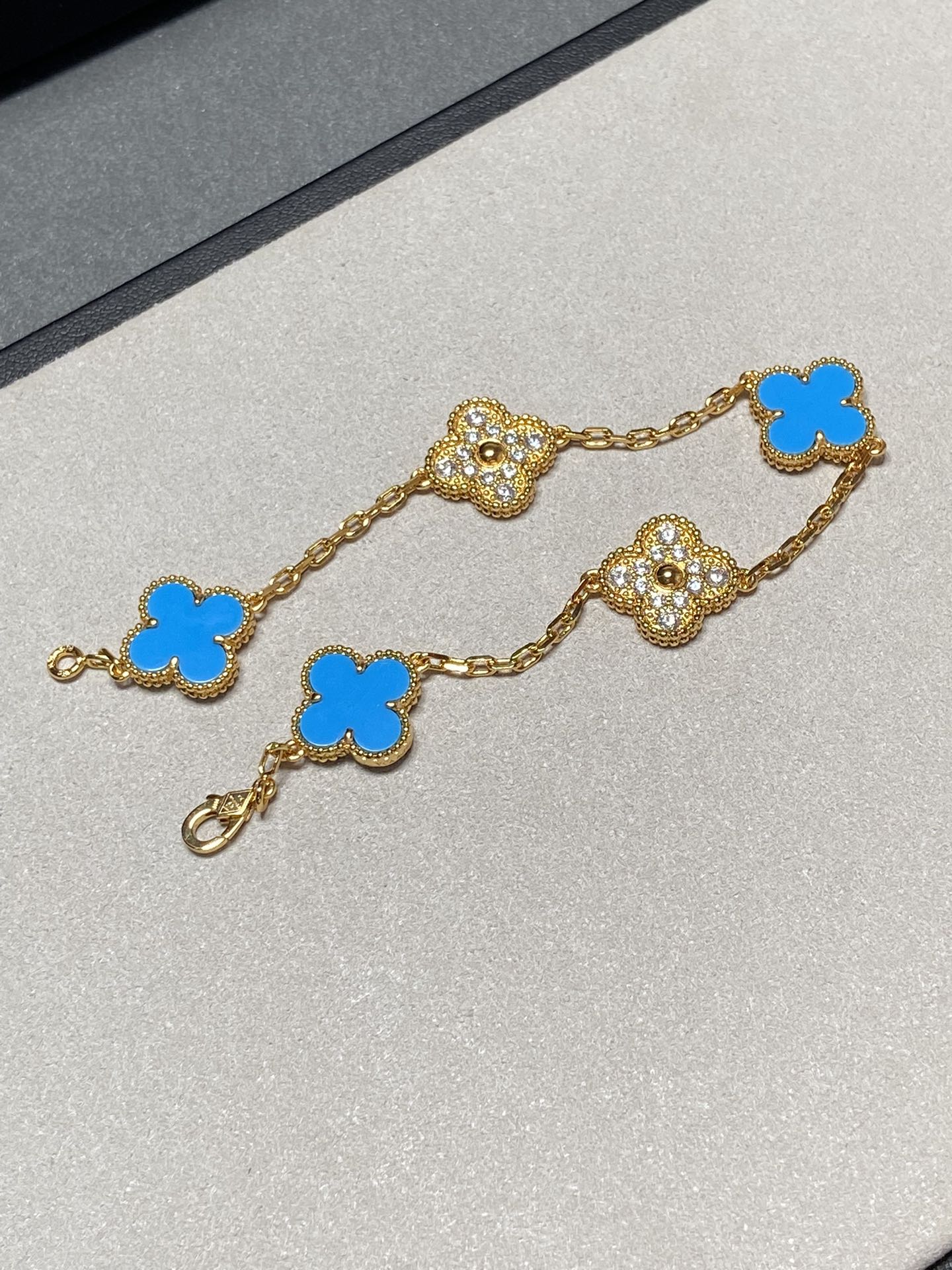 [NOBLE AURA]CLOVER 5 MOTIF BLUE CHALCEDONY DIAMOND GOLD BRACELET