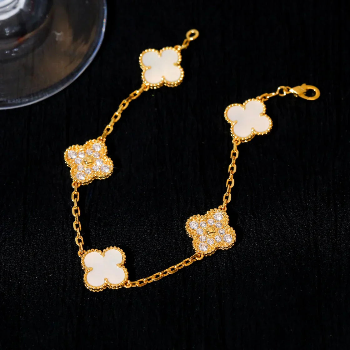 [NOBLE AURA]CLOVER WHITE PEARL MOP 5 MOTIF BRACELET COLLECTION