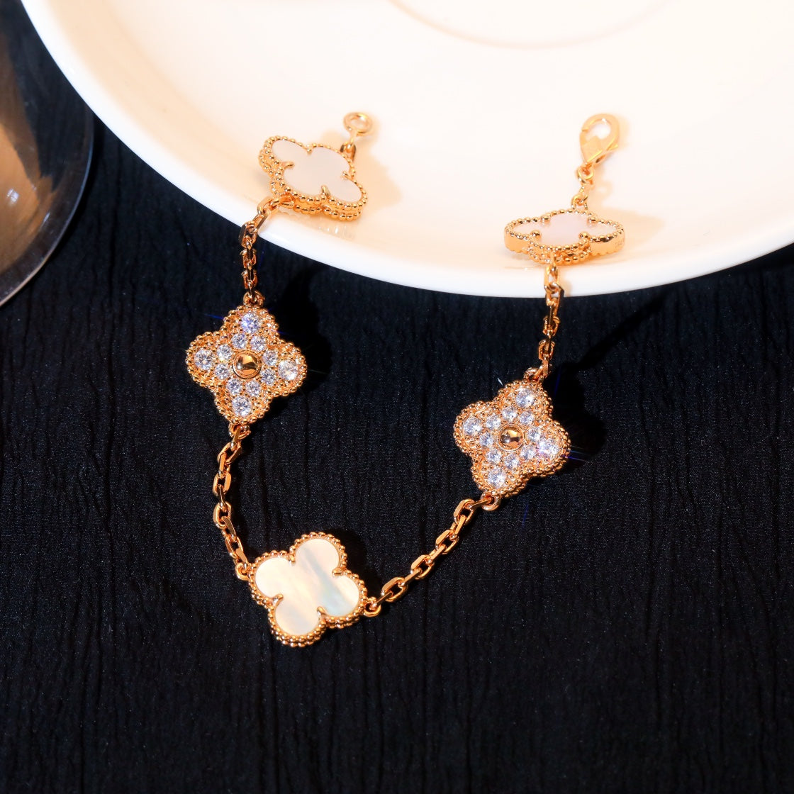 [NOBLE AURA]CLOVER BRACELET 5 MOTIF WHITE MOP DIAMOND