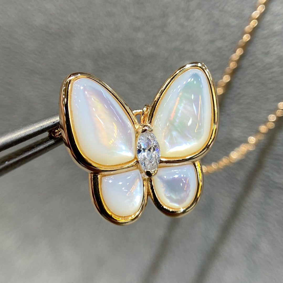 [NOBLE AURA]BUTTERFLY MOP DIAMOND NECKLACE