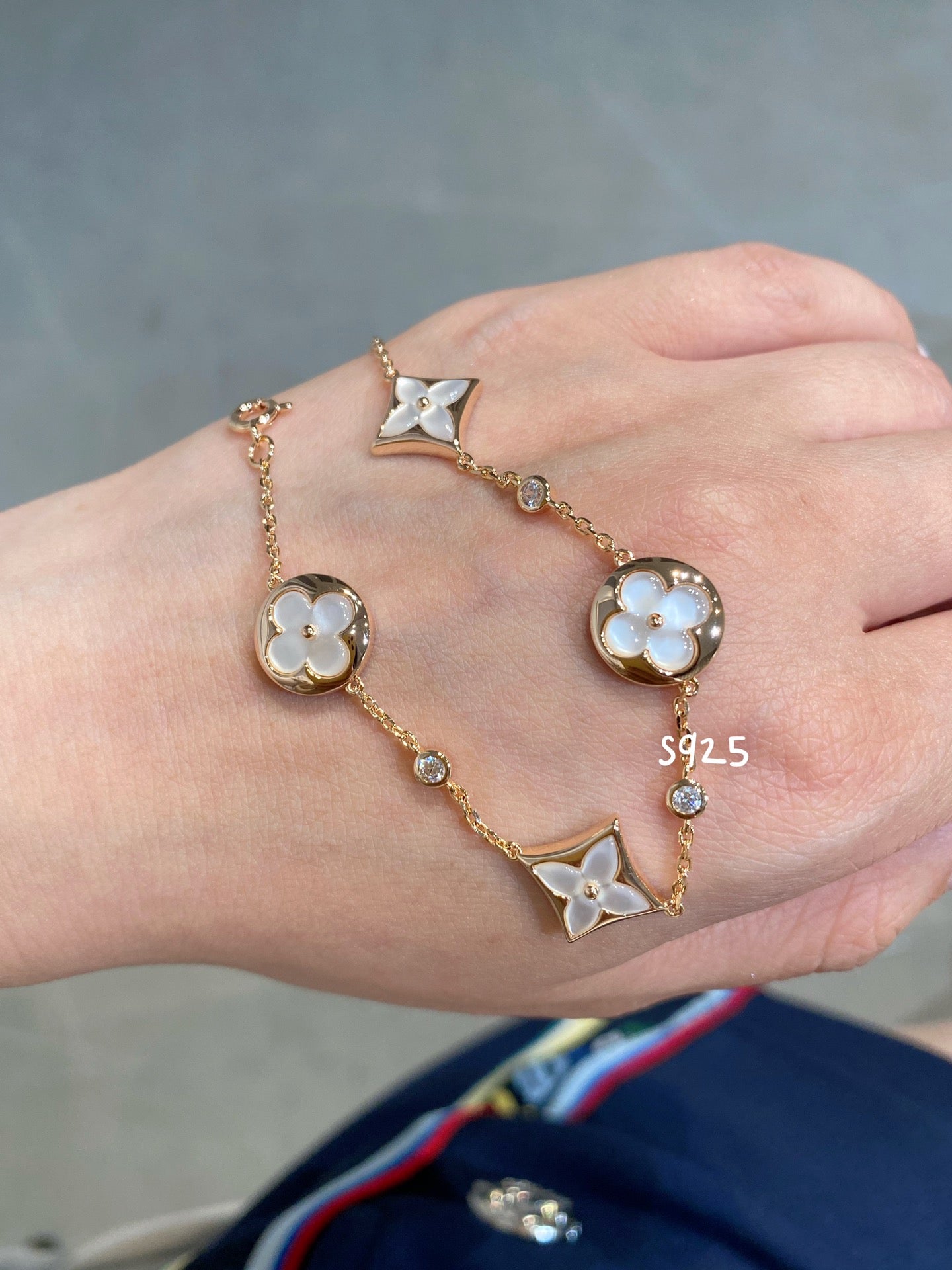 [NOBLE AURA]STAR AND SUN 4 MOTIF WHITE MOP PINK GOLD BRACELET