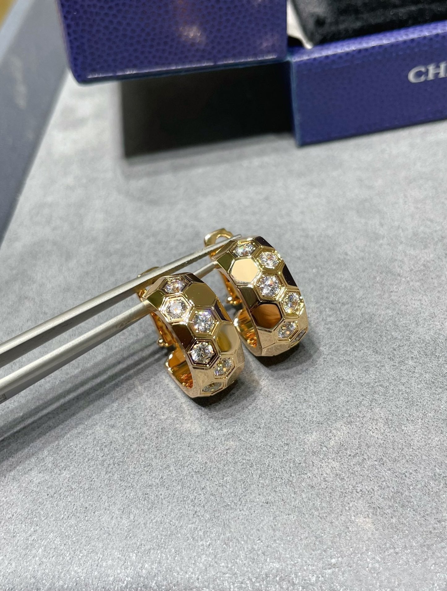 [NOBLE AURA]BEE LOVE DIAMOND HOOP EARRINGS