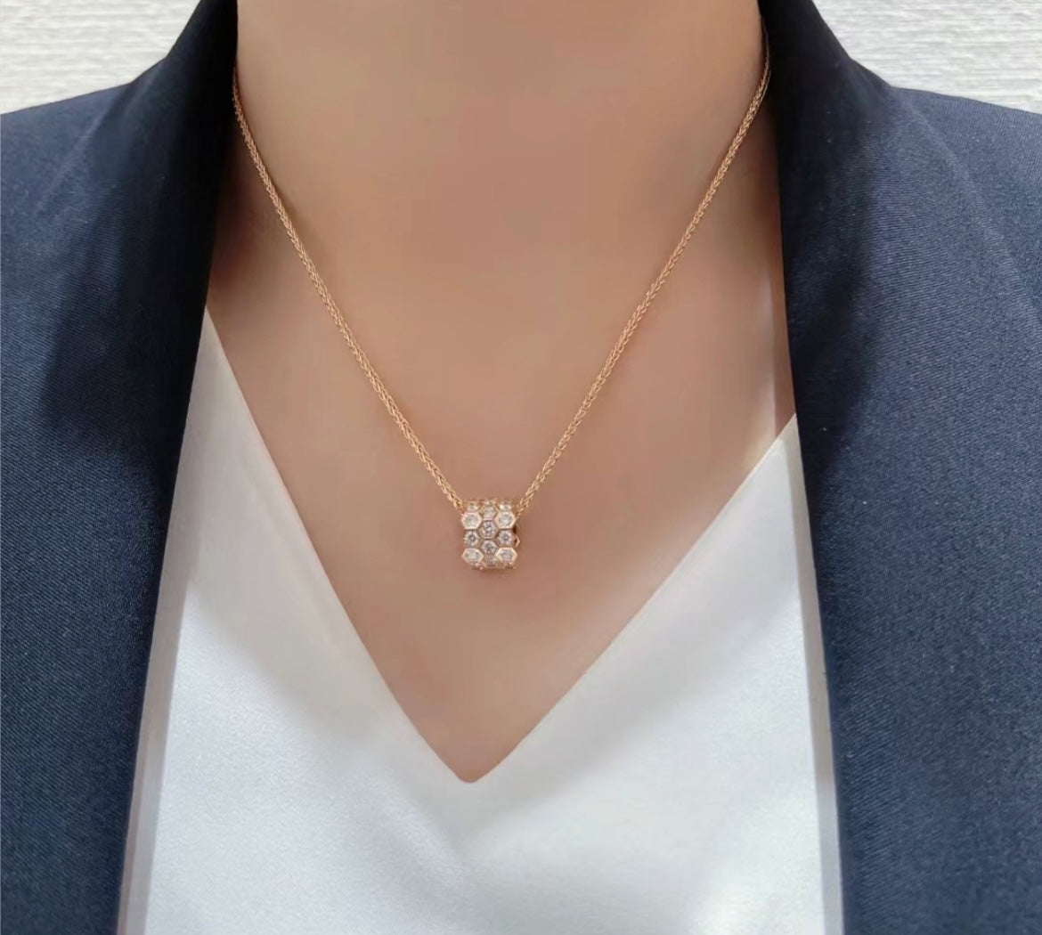 [NOBLE AURA]BEE LOVE DIAMOND PAVED 3 ROW NECKLACE