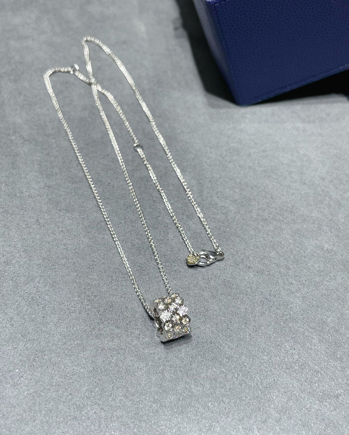 [NOBLE AURA]BEE LOVE DIAMOND PAVED 3 ROW NECKLACE