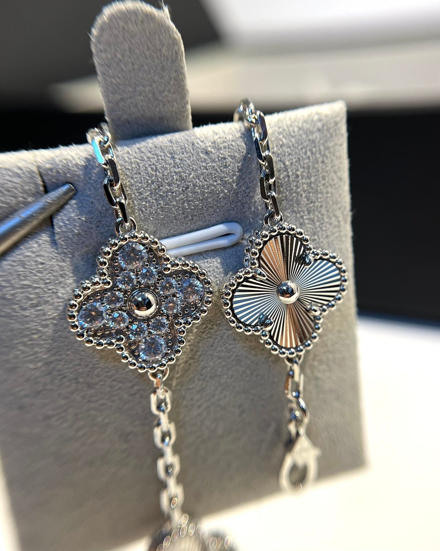 [NOBLE AURA] CLOVER 5 MOTIF LASER BRACELET COLLECTION