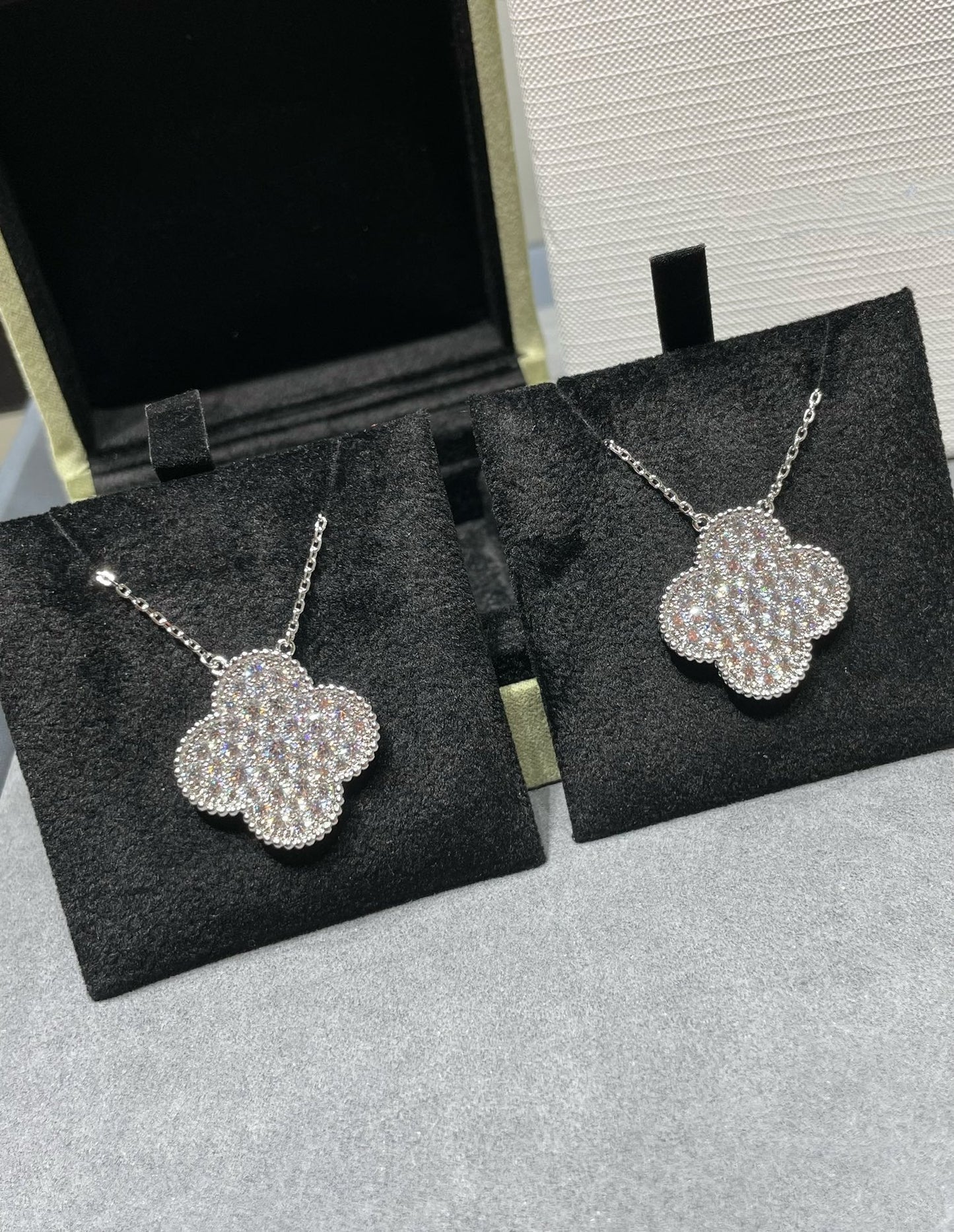 [NOBLE AURA]CLOVER 25MM LARGE PENDANT DIAMOND PAVED SILVER NECKLACE