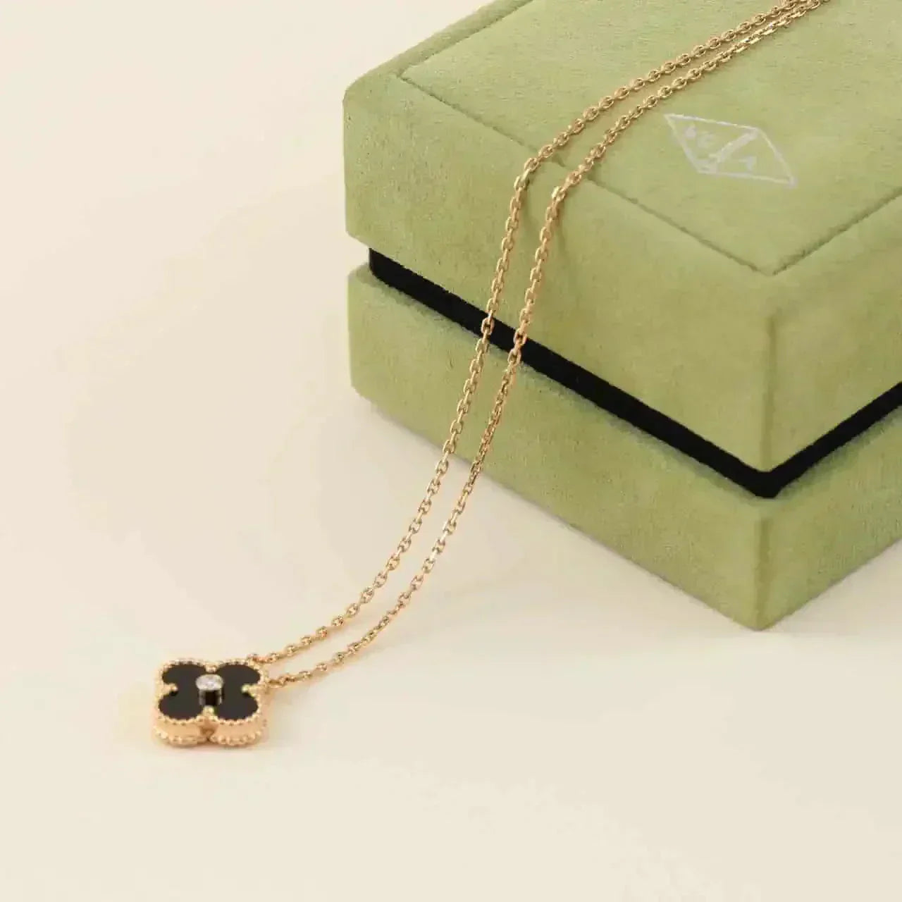 [NOBLE AURA]CLOVER 15MM DIAMOND ONYX NECKLACE