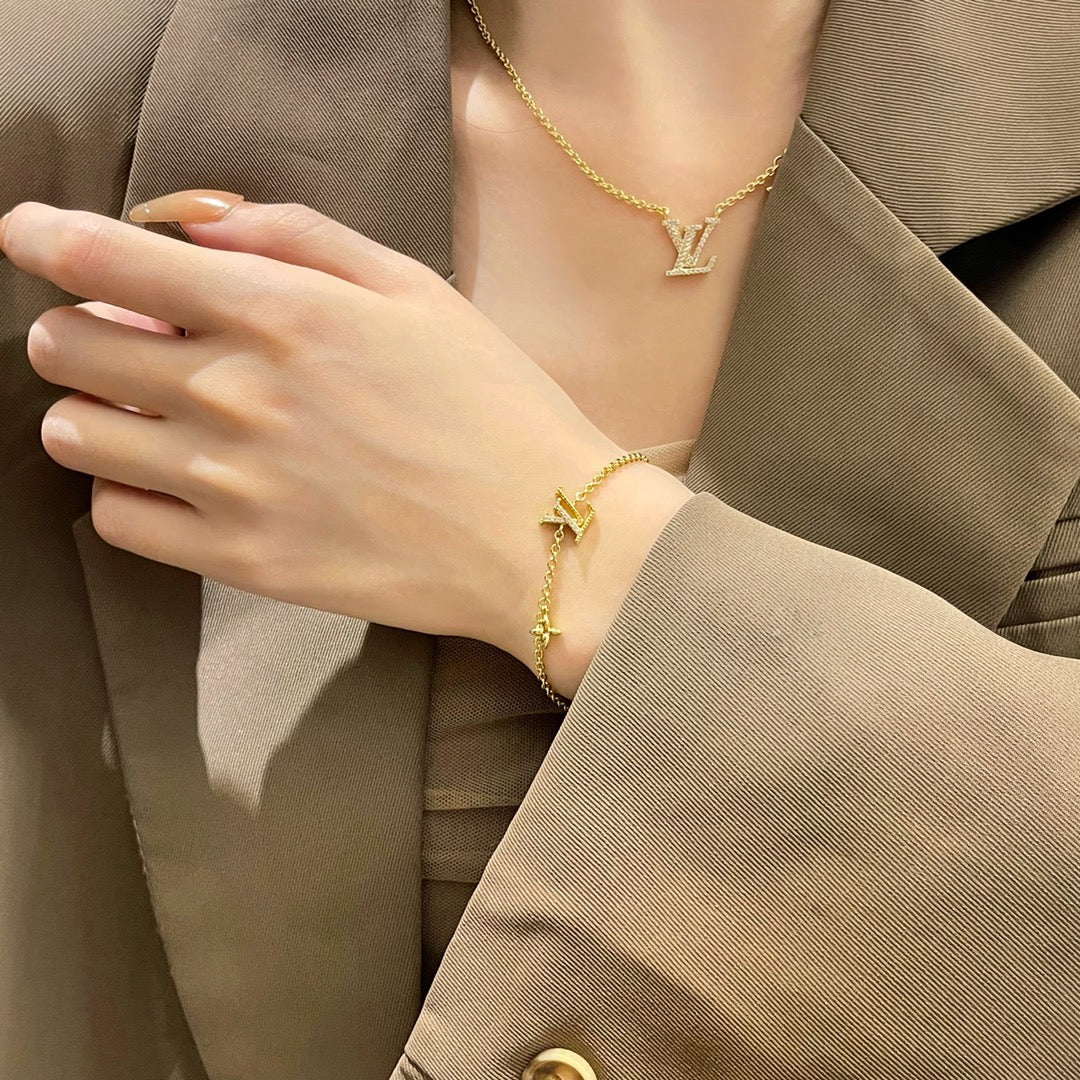 [NOBLE AURA]LOGO STAR MOTIF GOLD BRACELET