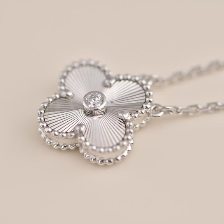 [NOBLE AURA]CLOVER  15MM DIAMOND LASER NECKLACE SILVER